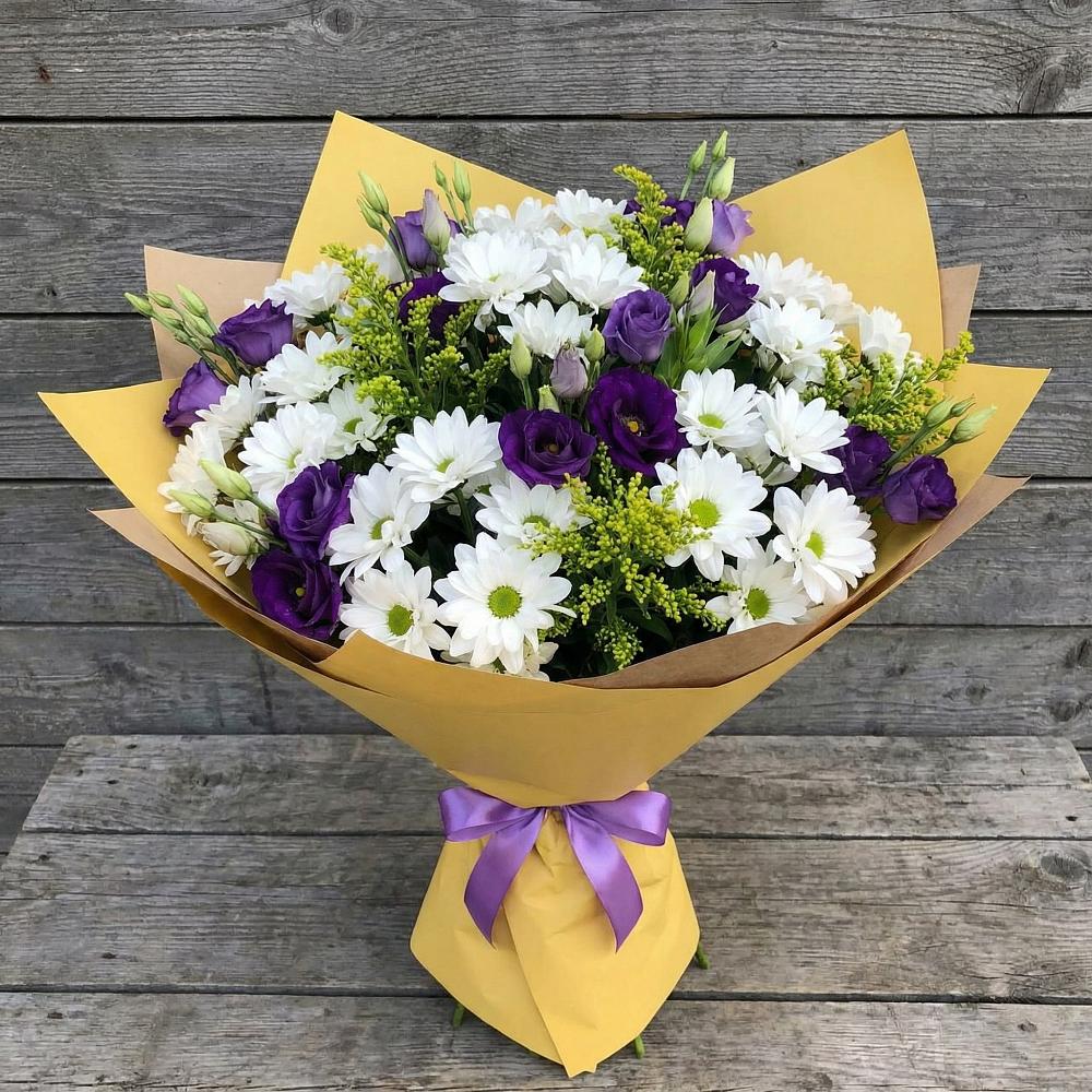 Букет цветов из: Ирисы, Хризантемы и Ромашки в Зеленой Роще