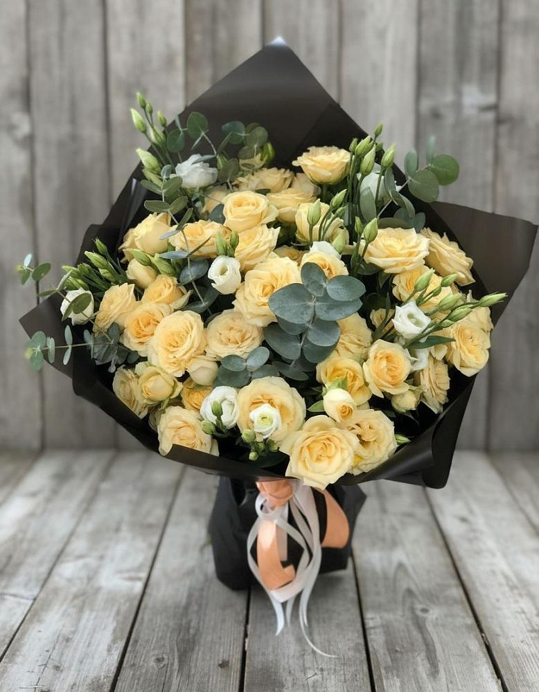 Букет цветов из: Розы и Лизиантусы в Зеленой Роще