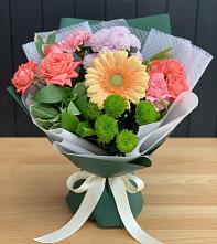 Букет цветов из:  Гвоздики, Розы, Герберы и Хризантемы #REPLACE_PRED# Зеленой Роще