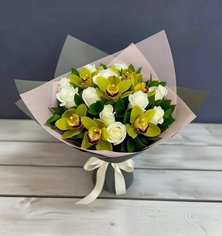 Букет цветов из: Орхидеи и Розы в Зеленой Роще