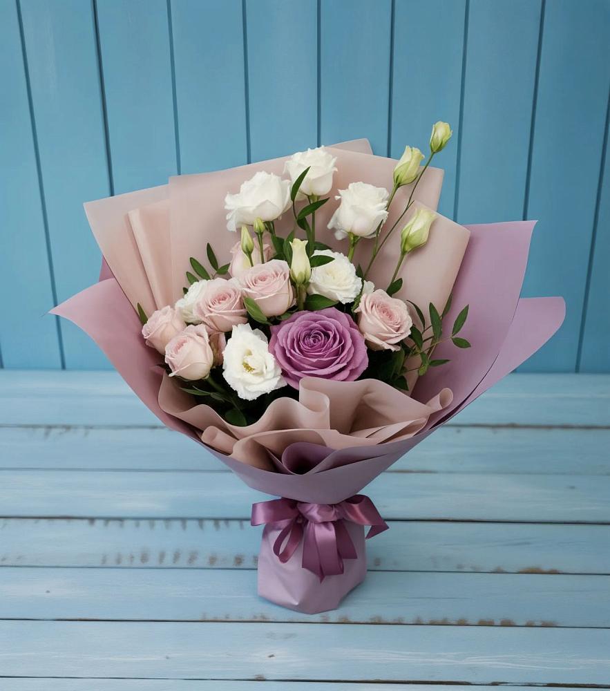 Букет цветов из: Розы и Лизиантусы в Зеленой Роще